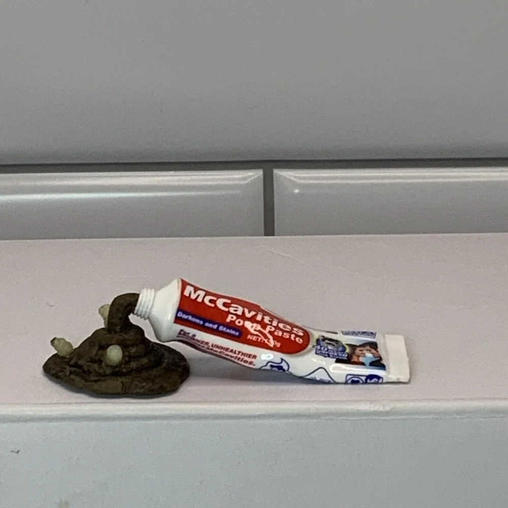 Zuru 5 Surprise Mega Gross Minis Series 1 McCavities Poop‎ Paste Figure